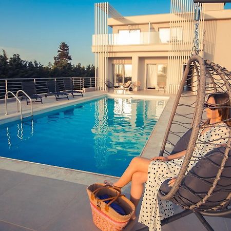 Io Luxury Pool & Hot Tub Suites Превеза Экстерьер фото