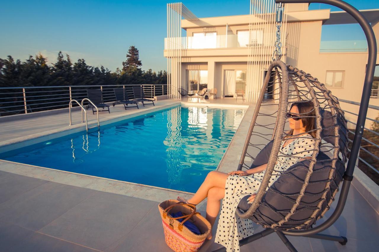 Io Luxury Pool & Hot Tub Suites Превеза Экстерьер фото