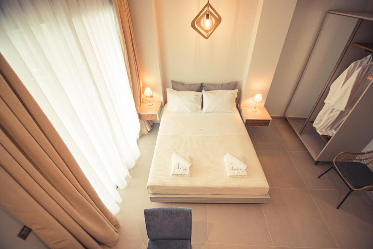 Io Luxury Pool & Hot Tub Suites Превеза Экстерьер фото