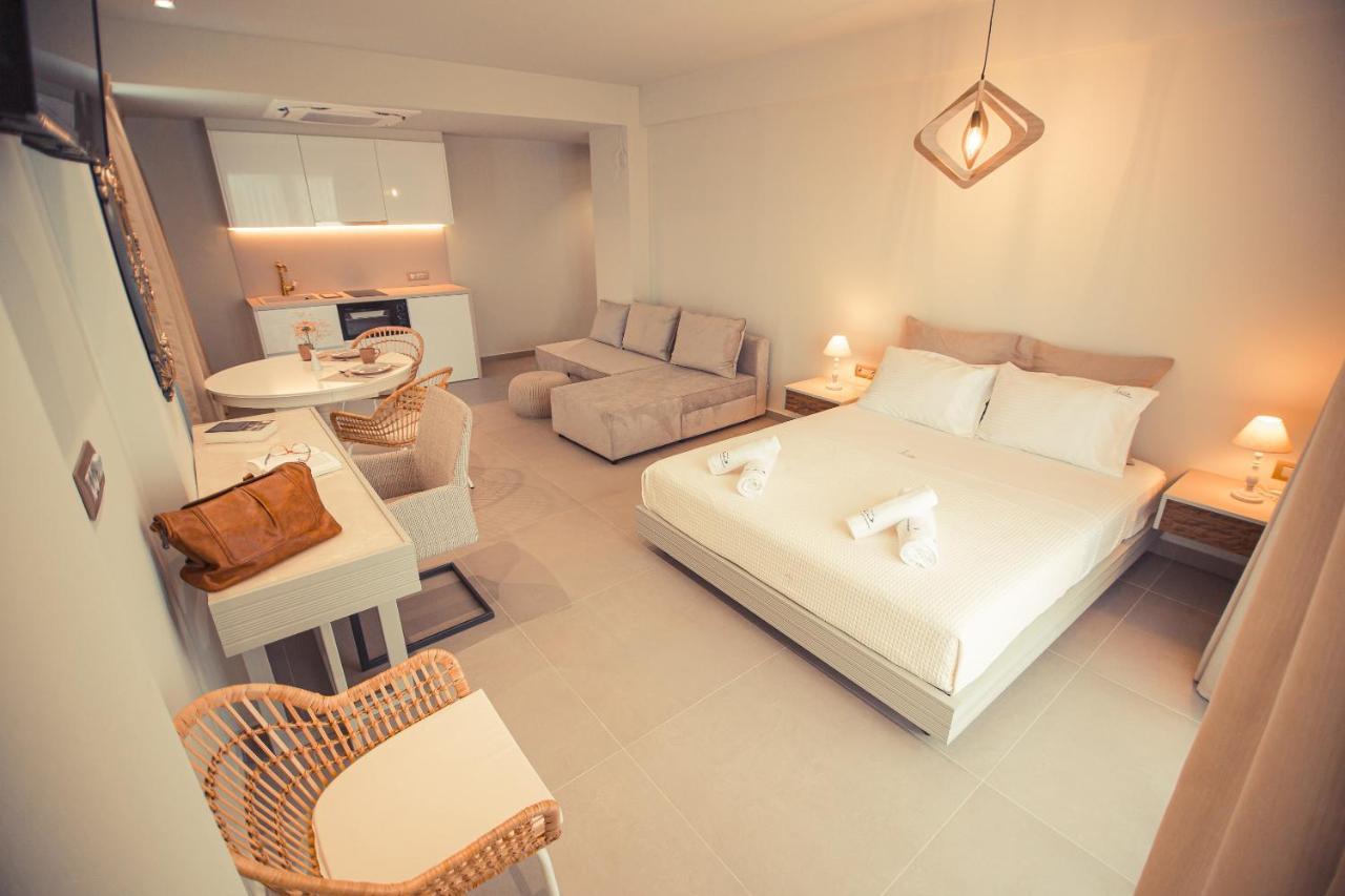 Io Luxury Pool & Hot Tub Suites Превеза Экстерьер фото