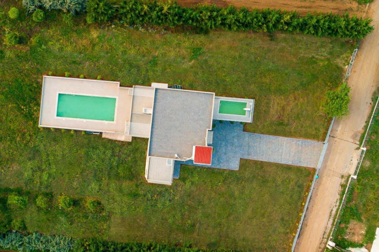 Io Luxury Pool & Hot Tub Suites Превеза Экстерьер фото