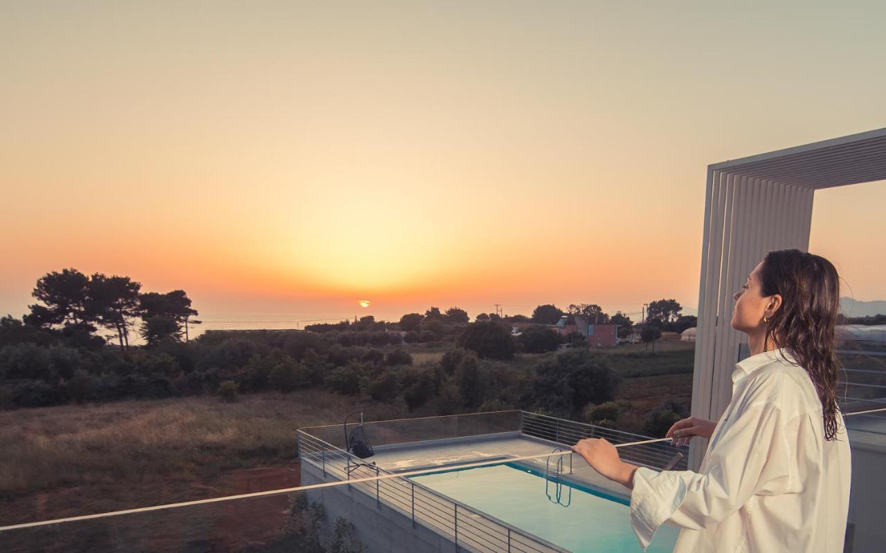 Io Luxury Pool & Hot Tub Suites Превеза Экстерьер фото