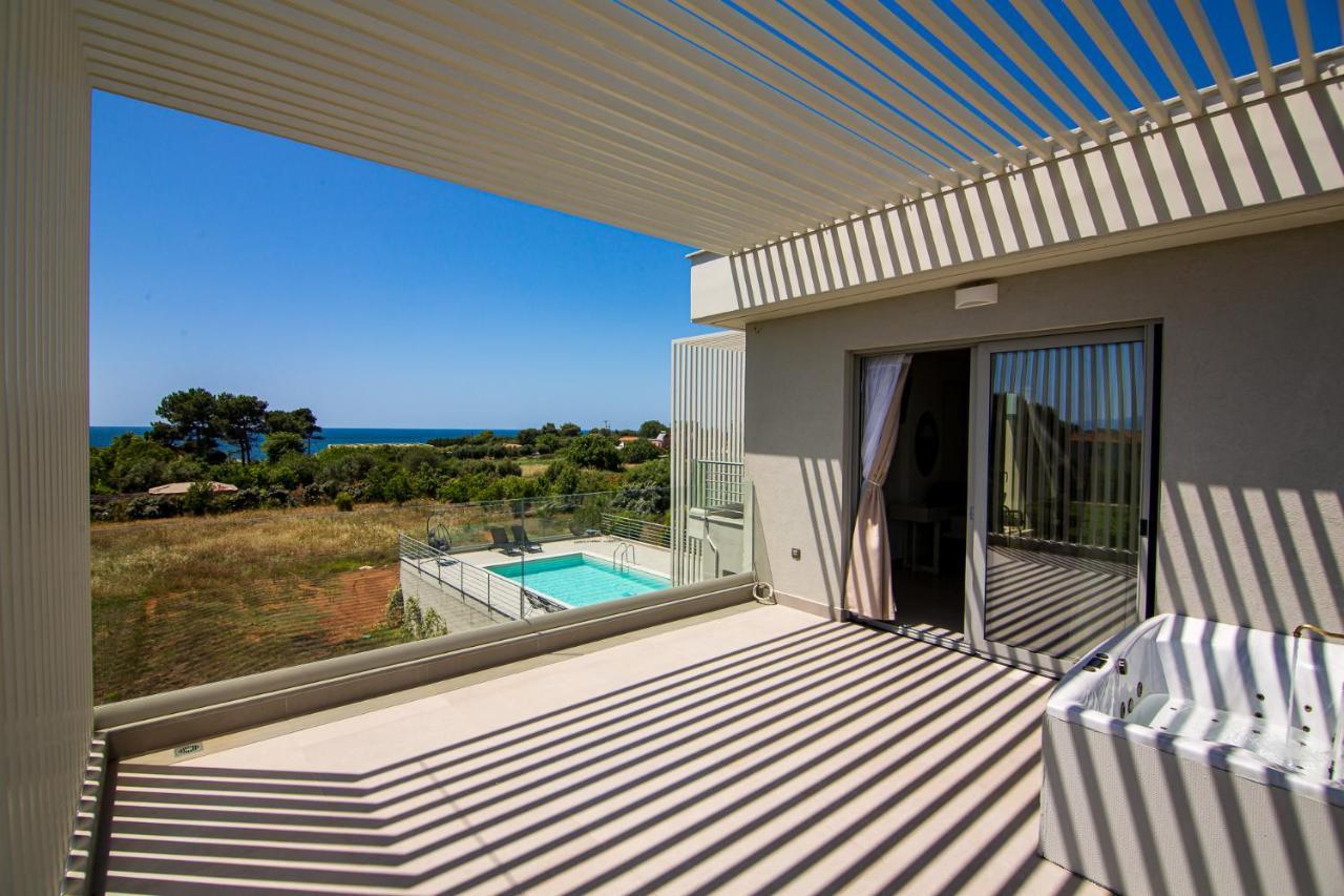 Io Luxury Pool & Hot Tub Suites Превеза Экстерьер фото