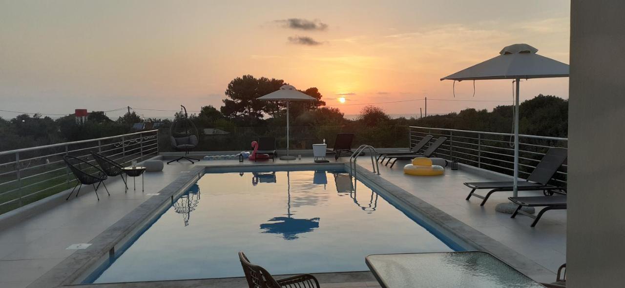 Io Luxury Pool & Hot Tub Suites Превеза Экстерьер фото