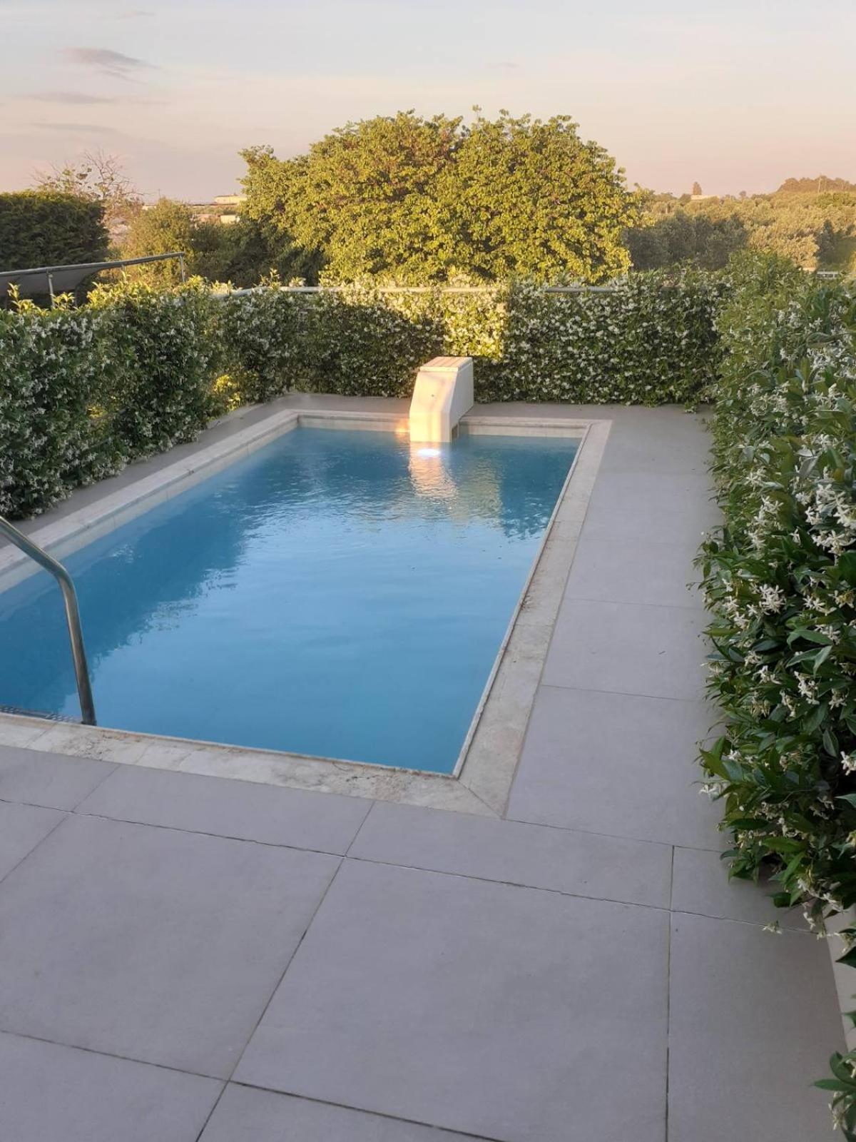 Io Luxury Pool & Hot Tub Suites Превеза Экстерьер фото